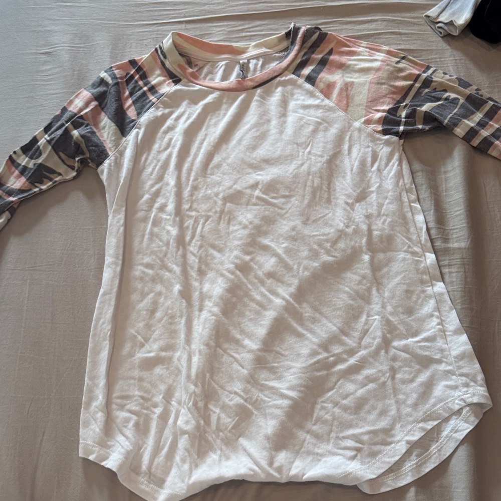 Women’s Raglan Sleeve Shirt - White and Multicolor three quarters sleeves